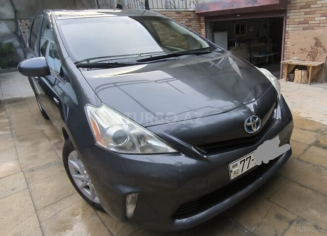 Toyota Prius V-2