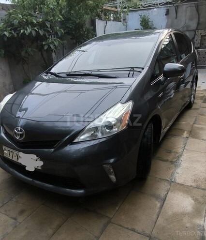 Toyota Prius V-6