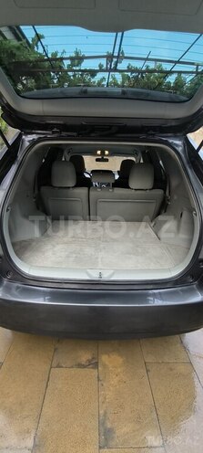 Toyota Prius V-13