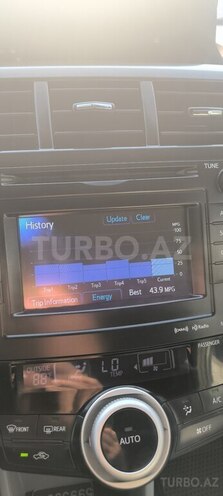 Toyota Prius V-17