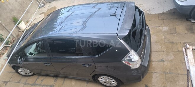 Toyota Prius V-15