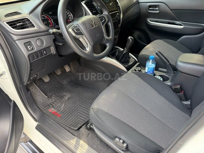 Mitsubishi L200-12
