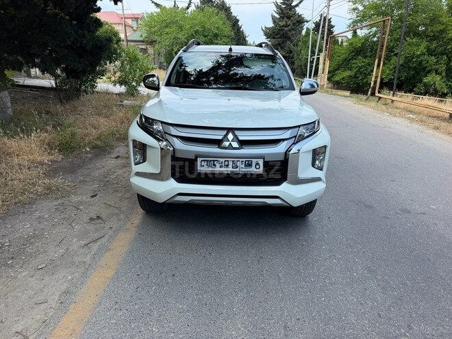 Mitsubishi L200-1