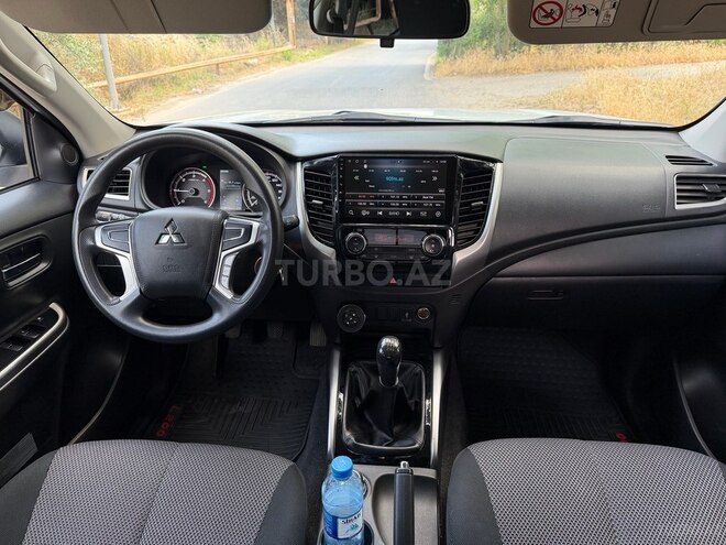 Mitsubishi L200-9