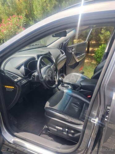 Hyundai Santa Fe-13