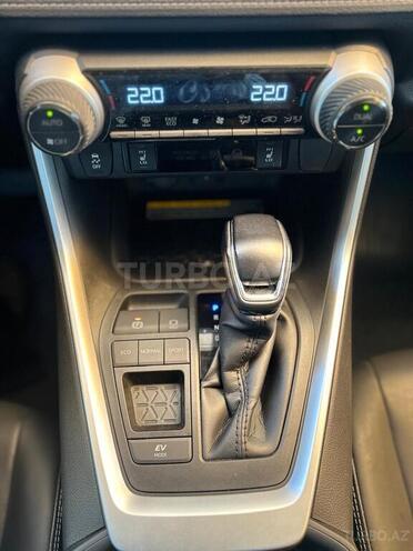 Toyota RAV4-9