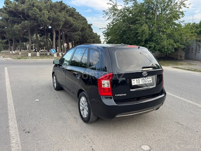 Kia Carens-5