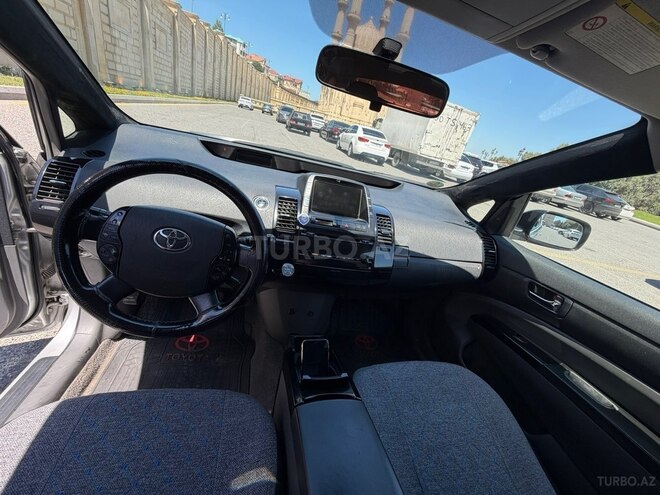 Toyota Prius-13