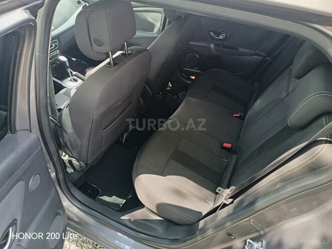 Renault Megane-11
