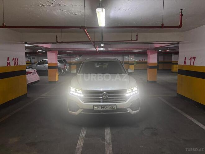 Volkswagen Touareg-1