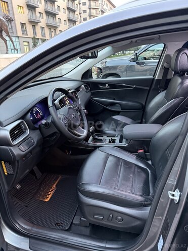 Kia Sorento-12