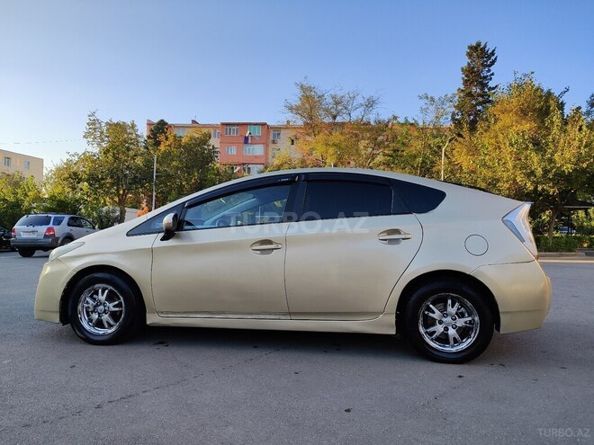 Toyota Prius-5