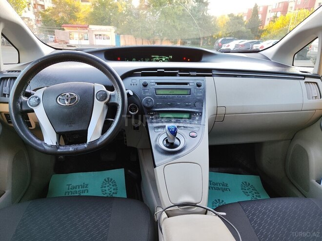 Toyota Prius-2