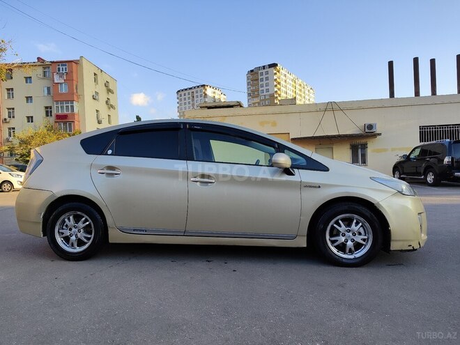 Toyota Prius-6