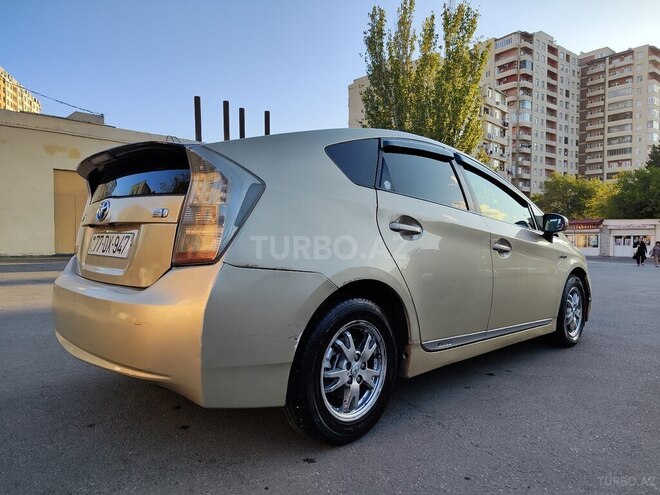 Toyota Prius-8