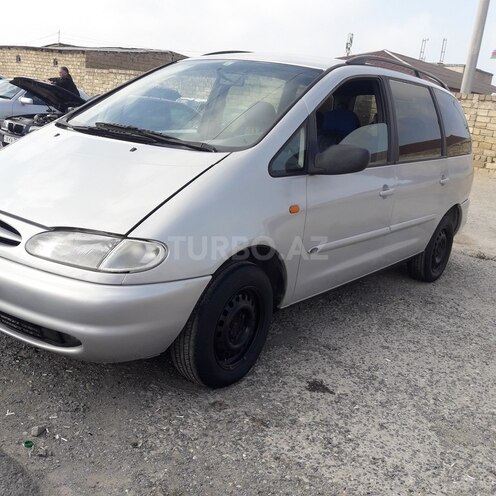 Ford Galaxy-2