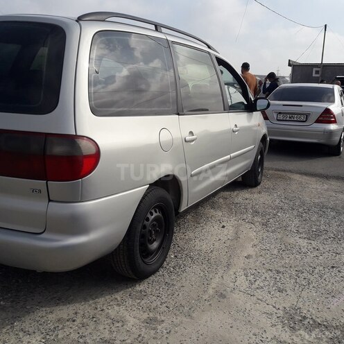Ford Galaxy-3