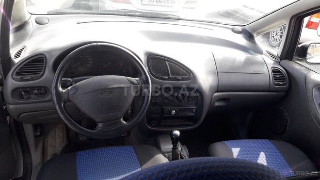 Ford Galaxy-6