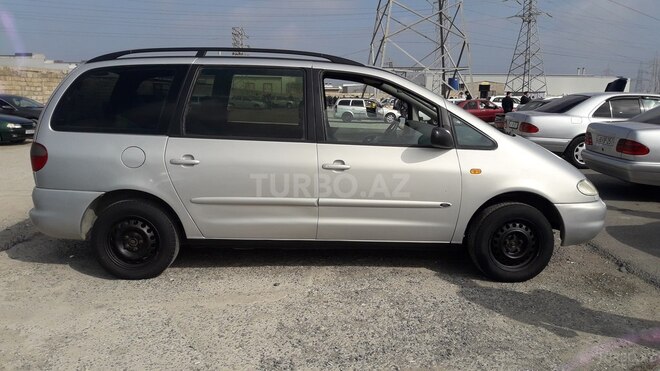 Ford Galaxy-4