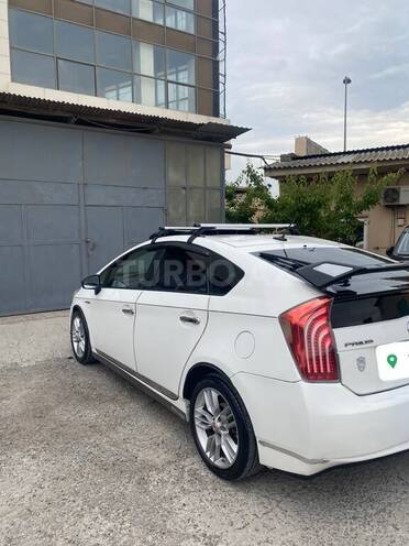 Toyota Prius-5