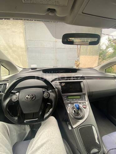 Toyota Prius-7