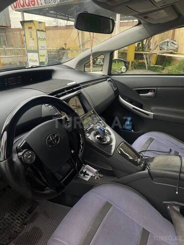 Toyota Prius-8