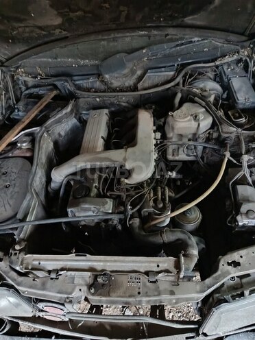 Mercedes 200-3
