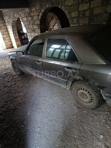 Mercedes 200-1