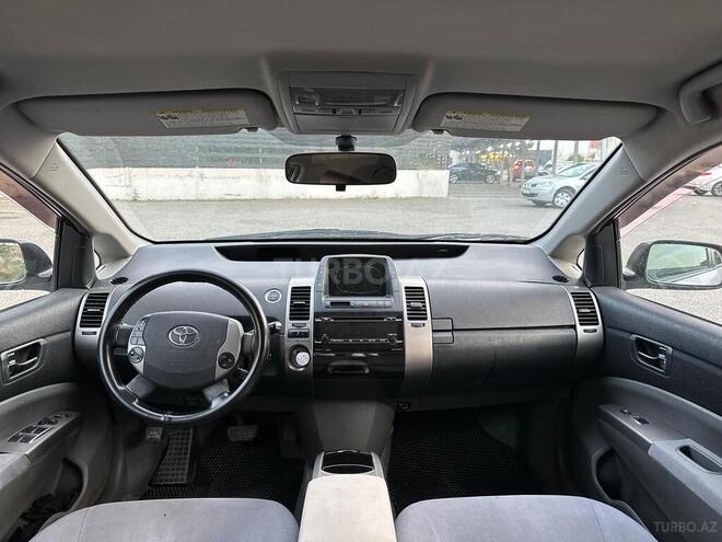 Toyota Prius-12