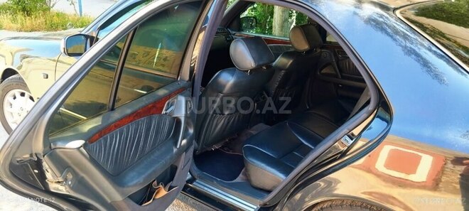 Mercedes E 280-4