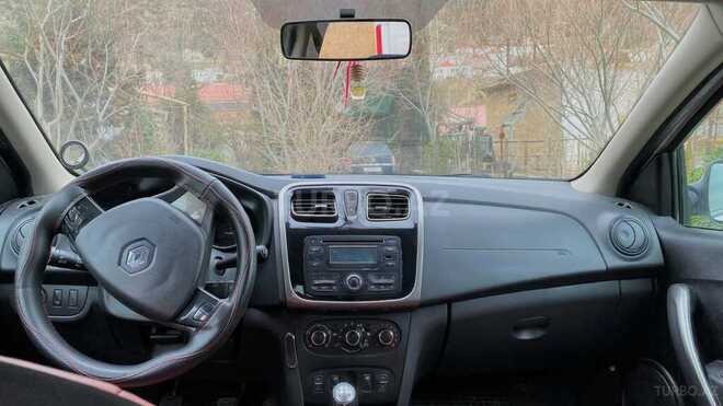 Renault Logan-4