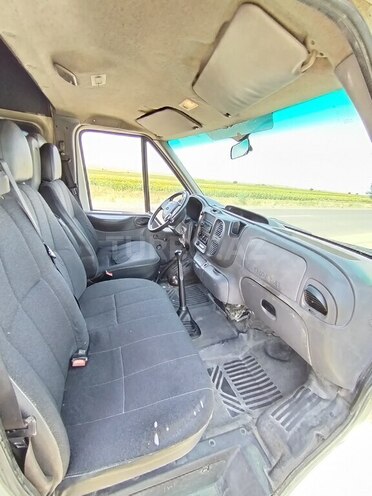 Ford Transit-4