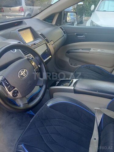 Toyota Prius-12