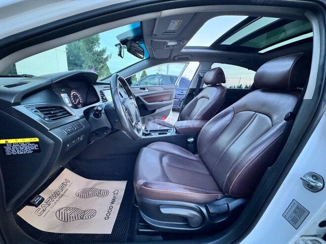 Hyundai Sonata-16