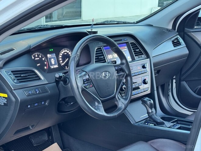 Hyundai Sonata-15
