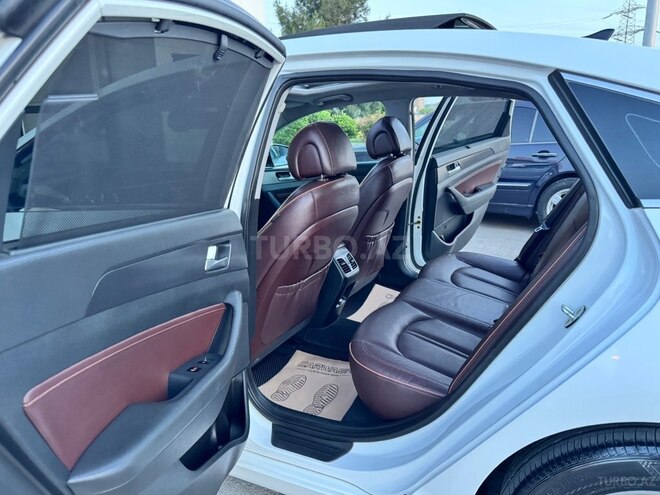 Hyundai Sonata-23