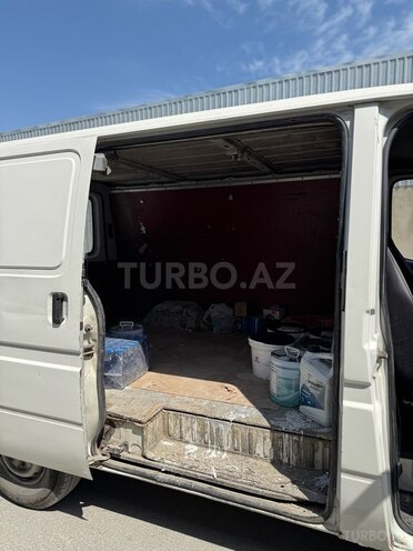 Ford Transit-8