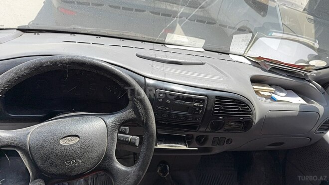 Ford Transit-10
