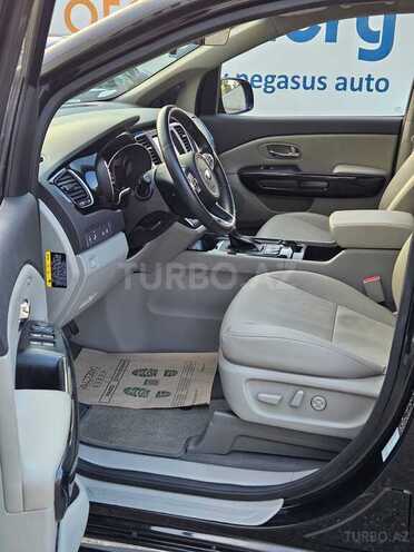 Kia Carnival-5