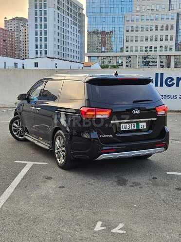 Kia Carnival-4