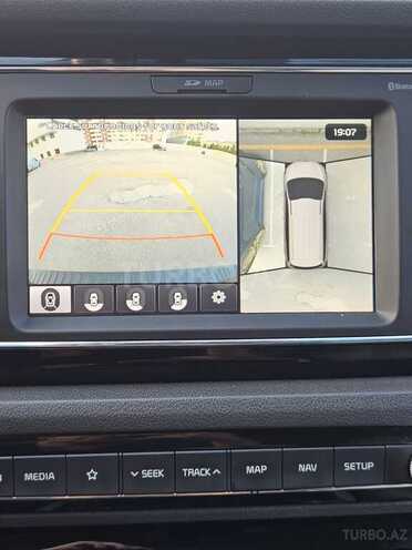 Kia Carnival-11