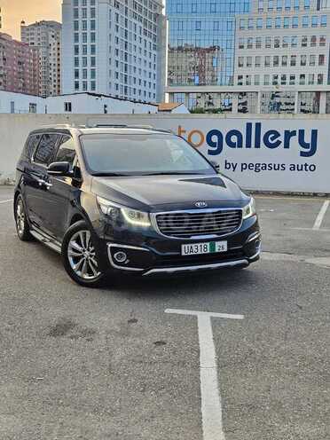 Kia Carnival-1