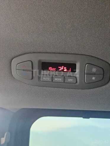 Kia Carnival-16