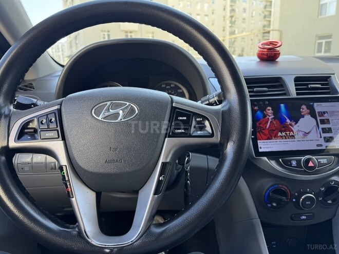 Hyundai Accent-2