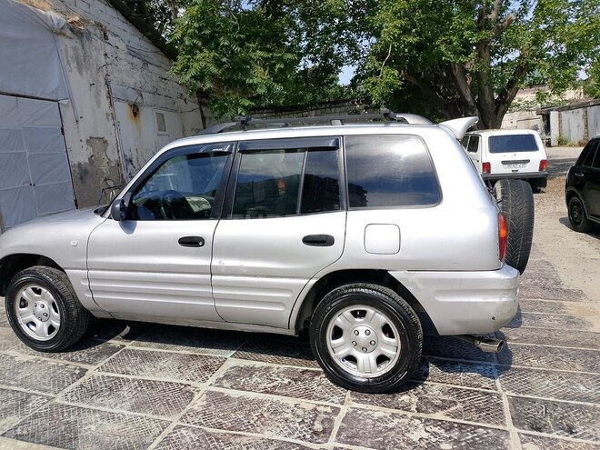Toyota RAV4-6