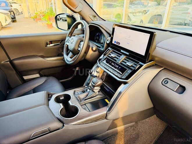 Toyota Land Cruiser-11