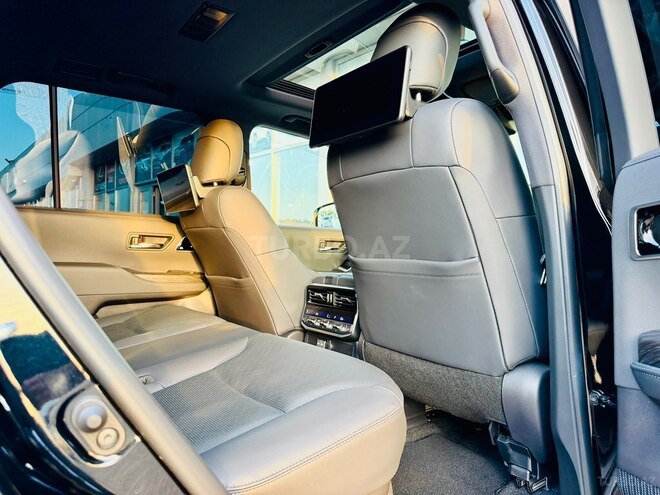 Toyota Land Cruiser-13