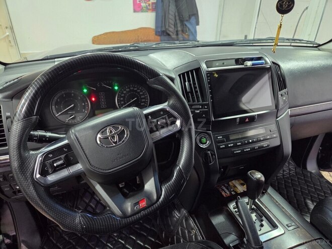 Toyota Land Cruiser-7