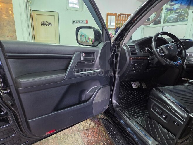 Toyota Land Cruiser-8