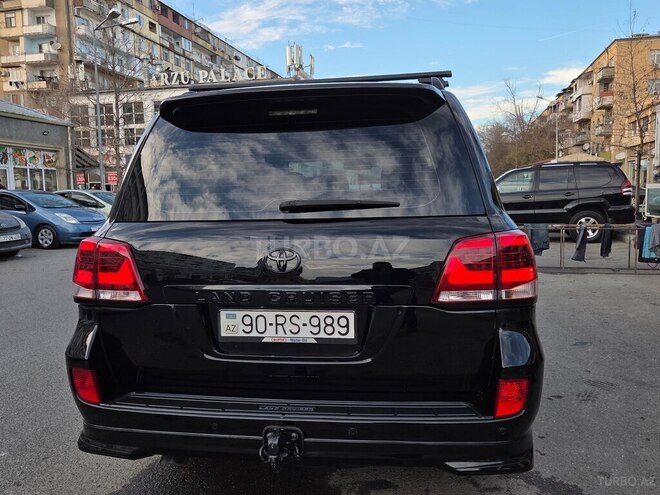Toyota Land Cruiser-9